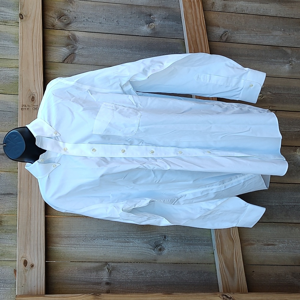 🏵️ Brooks Brothers White Button Down Shirt